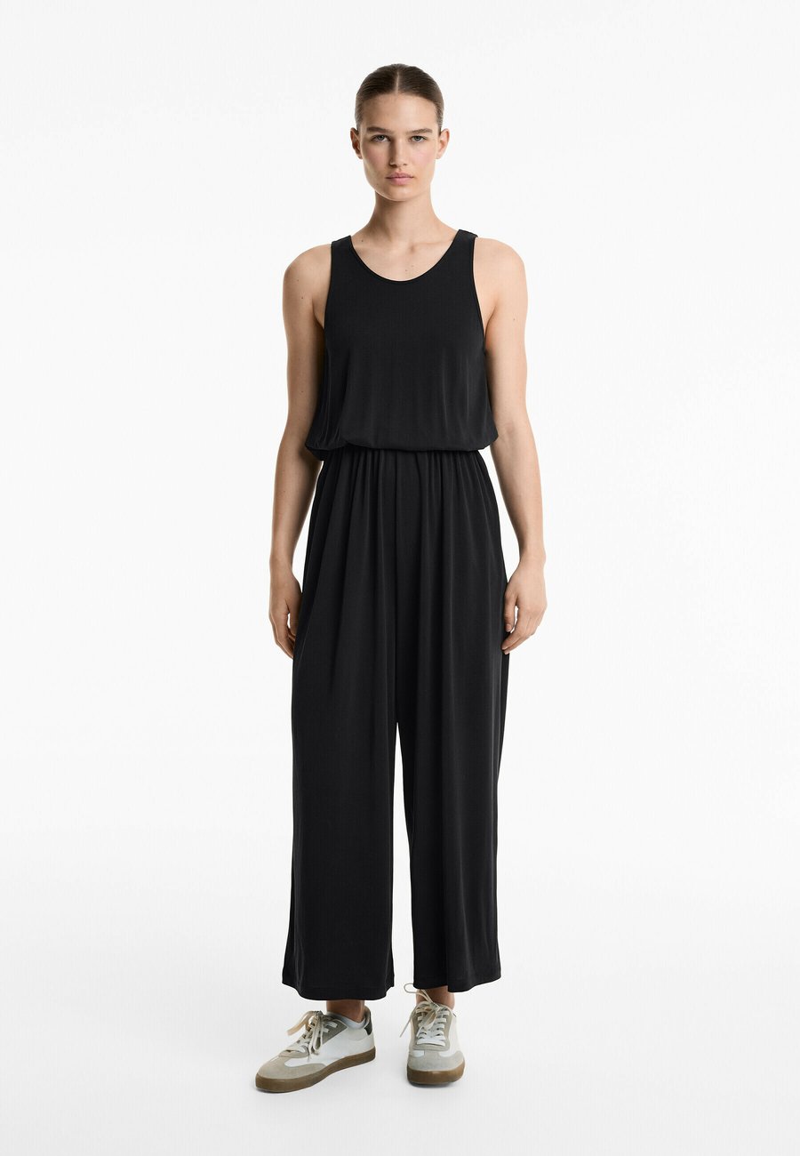 Комбинезон OYSHO FLOATY CROSSOVER BACK MIDI WITH SOFT TOUCH, Black
Комбинезон OYSHO FLOATY CROSSOVER BACK MIDI WITH SOFT TOUCH, Black