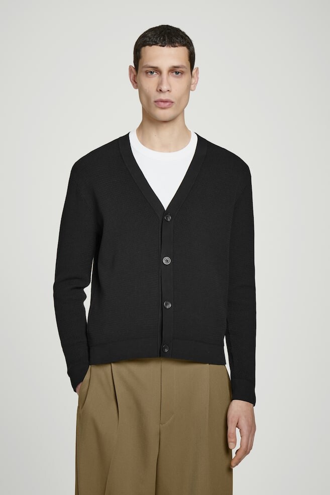 Хлопковый кардиган с v-образным вырезом Cos, черный
Хлопковый кардиган с v-образным вырезом Cos, черный