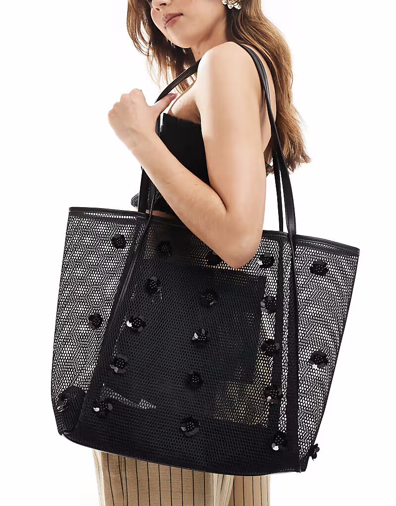 Большая сумка-шоппер Stradivarius из сетчатой ткани черного цвета с декором
Большая сумка-шоппер Stradivarius из сетчатой ткани черного цвета с декором