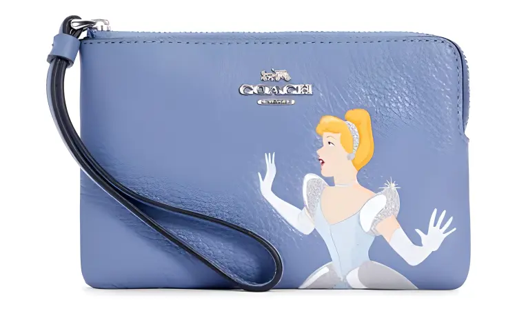 COACH Дисней клатч с угловой молнией
COACH Дисней клатч с угловой молнией