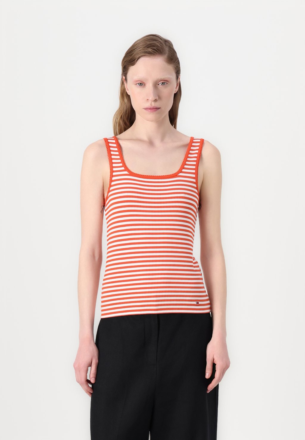Топ SLIM SQUARE TANK Tommy Hilfiger, оранжевый
Топ SLIM SQUARE TANK Tommy Hilfiger, оранжевый