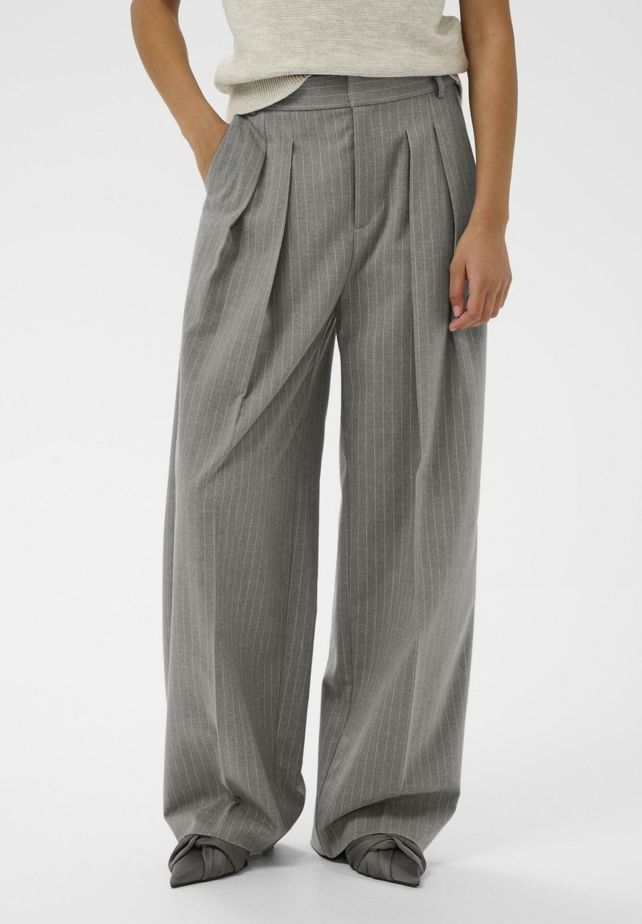 Брюки InWear HOSANNA PLEATED , New Light Grey Melange/Light Grey
Брюки InWear HOSANNA PLEATED , New Light Grey Melange/Light Grey