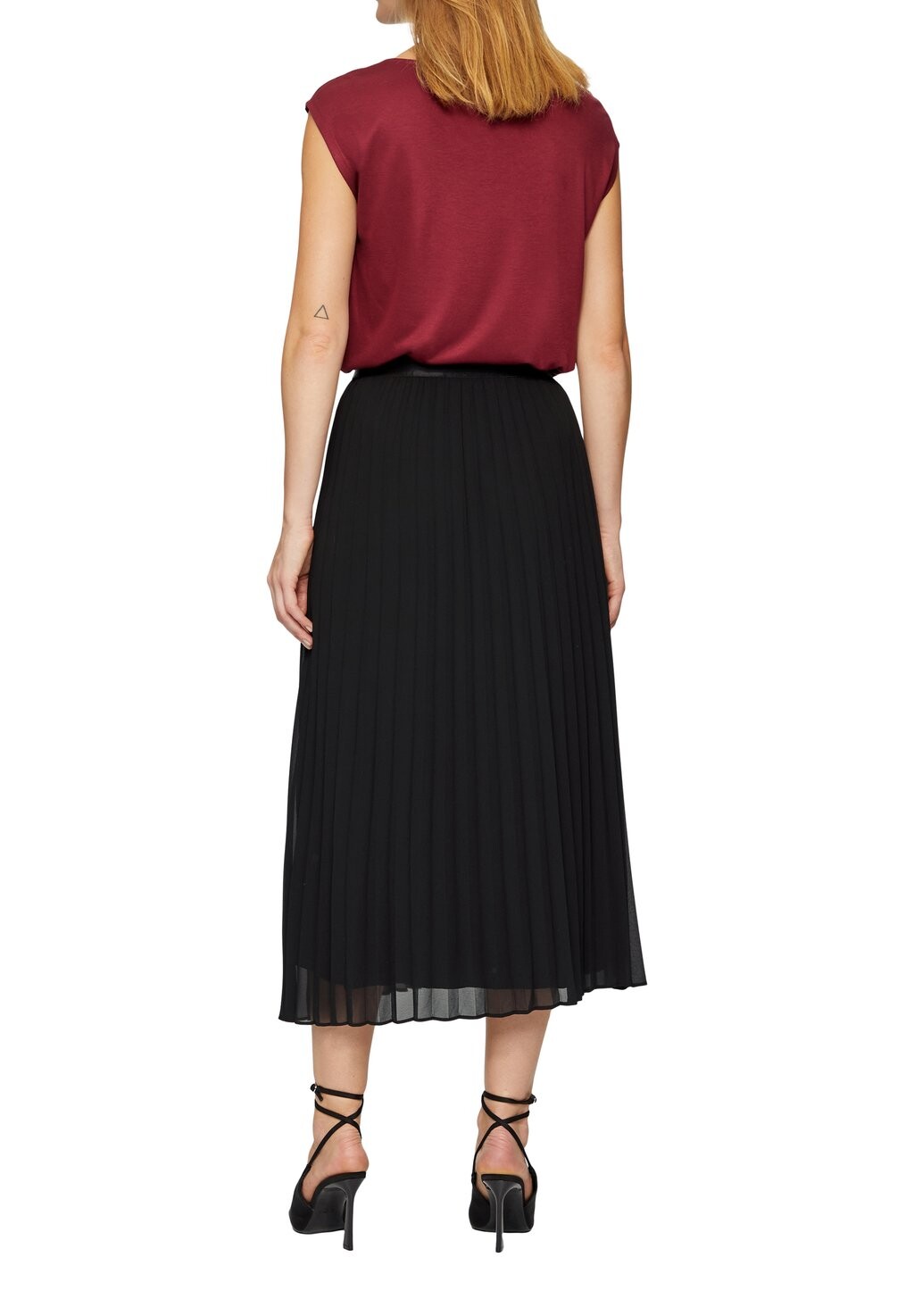 Юбка А-силуэта ELASTISCHEM BUND s.Oliver BLACK LABEL, черный
Юбка А-силуэта ELASTISCHEM BUND s.Oliver BLACK LABEL, черный