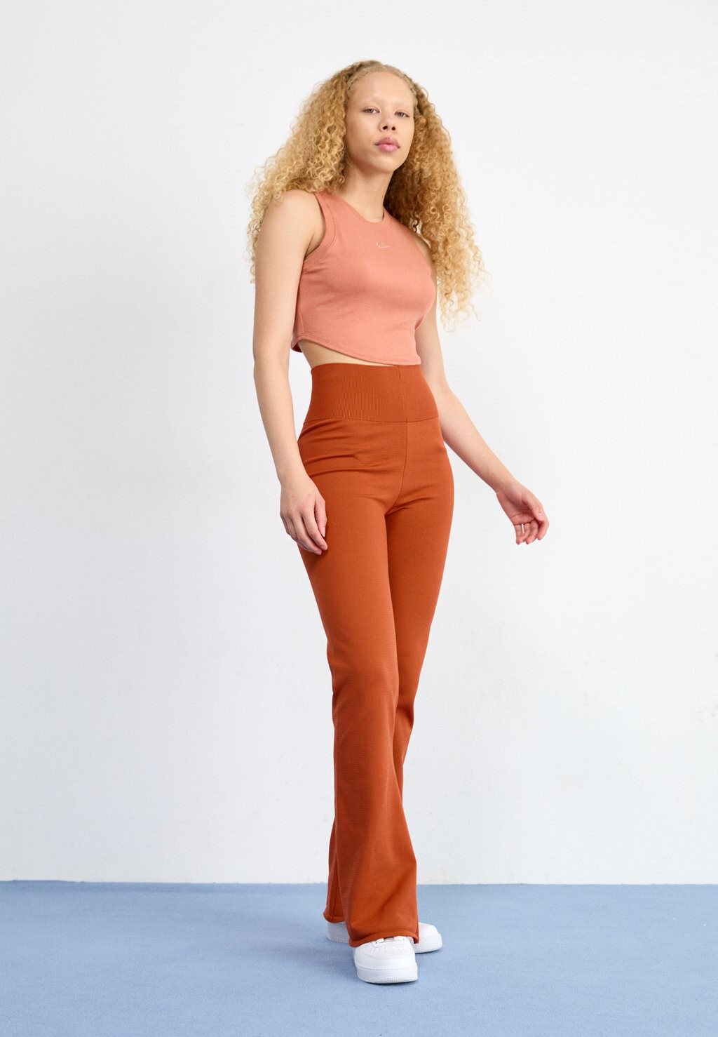 Топ Tank Nike, румянец терра/парус
Топ Tank Nike, румянец терра/парус