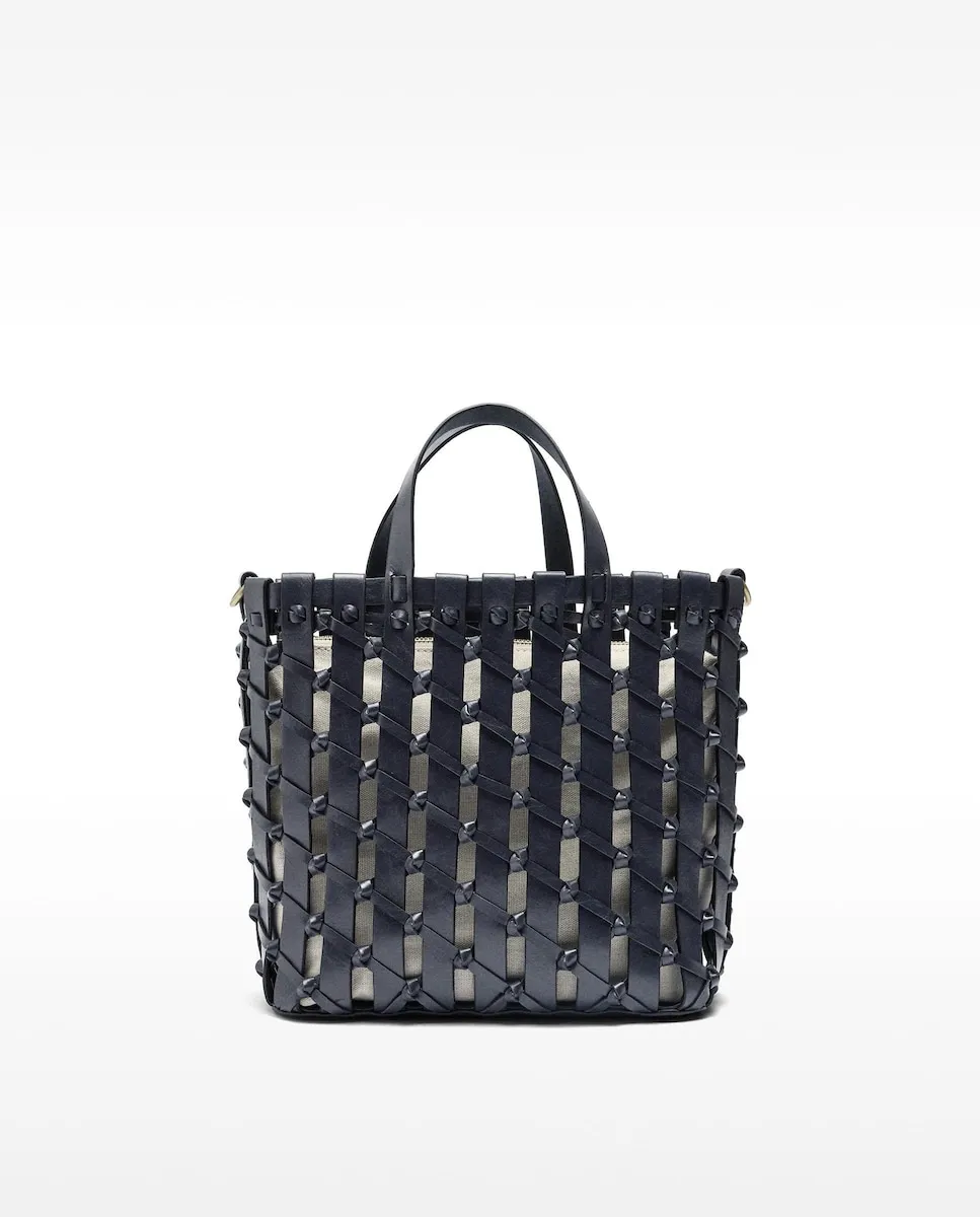 Сумка-тоут с плетеными деталями, трансформирующаяся в сумку через плечо, с гладкой молнией Parfois, темно-синий
Сумка-тоут с плетеными деталями, трансформирующаяся в сумку через плечо, с гладкой молнией Parfois, темно-синий