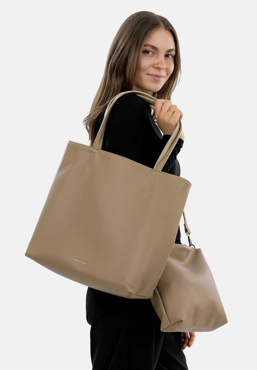 Сумка-шоппер Emily & Noah SHOPPER , Taupe/Light Brown
Сумка-шоппер Emily & Noah SHOPPER , Taupe/Light Brown