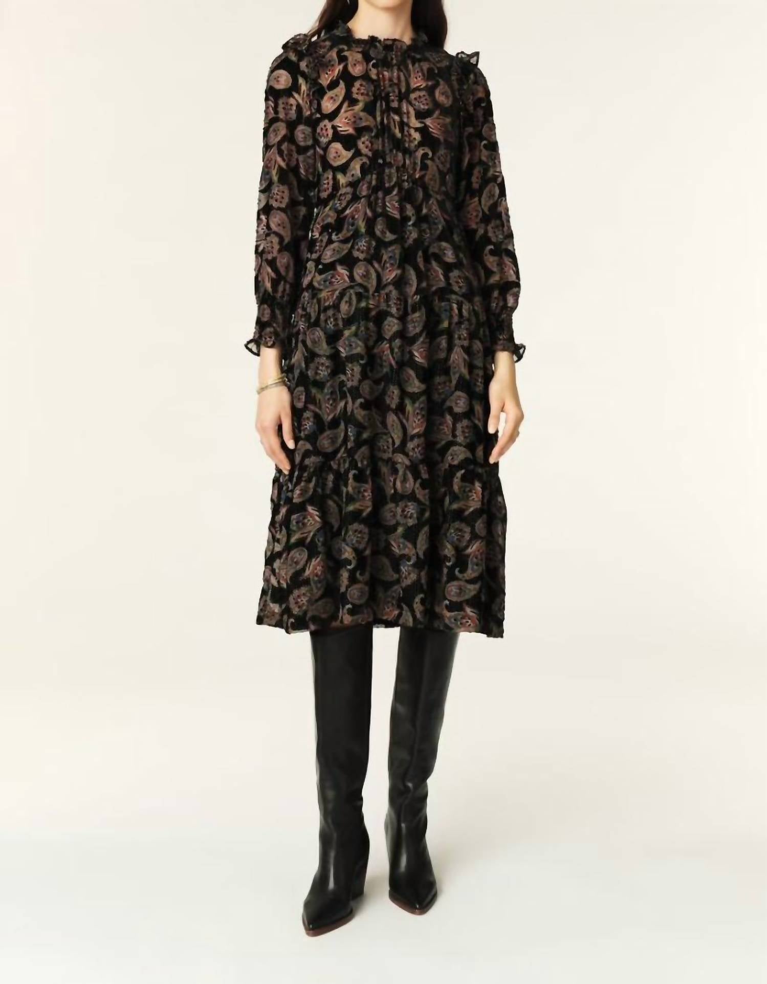 Платье Roane черного цвета ba&sh
Платье Roane черного цвета ba&sh