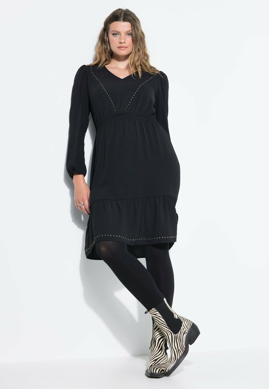 Платье Studio Untold V-AUSSCHNITT MIT ZIERNIETEN, Black
Платье Studio Untold V-AUSSCHNITT MIT ZIERNIETEN, Black
