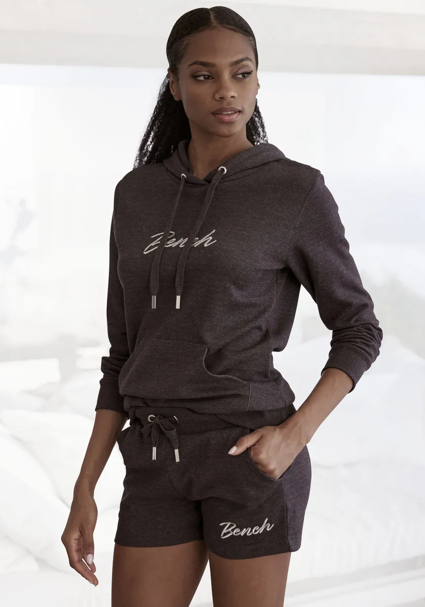 Bench Толстовка с капюшоном Loungewear "-Lounge Hoodie-", с блестящей вышивкой логотипа, одежда для дома, костюм для отдыха Bench Loungewear, антрацит
Bench Толстовка с капюшоном Loungewear "-Lounge Hoodie-", с блестящей вышивкой логотипа, одежда для дома, костюм для отдыха Bench Loungewear, антрацит