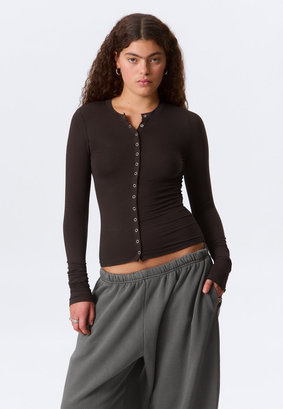 Кардиган Weekday SLIM LONG-SLEEVED, Dark Brown/Brown
Кардиган Weekday SLIM LONG-SLEEVED, Dark Brown/Brown