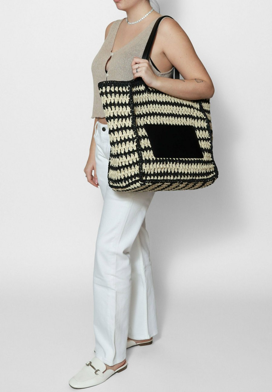 Сумка-шоппер Chiara Ferretti SHOULDER , Black
Сумка-шоппер Chiara Ferretti SHOULDER , Black