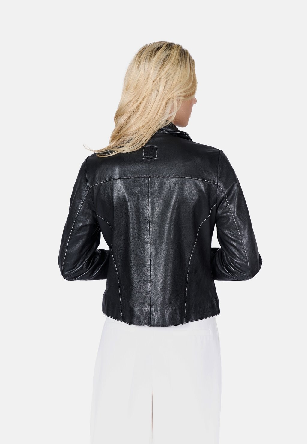 Кожаная куртка SHORT ZEST Freaky Nation, черный
Кожаная куртка SHORT ZEST Freaky Nation, черный