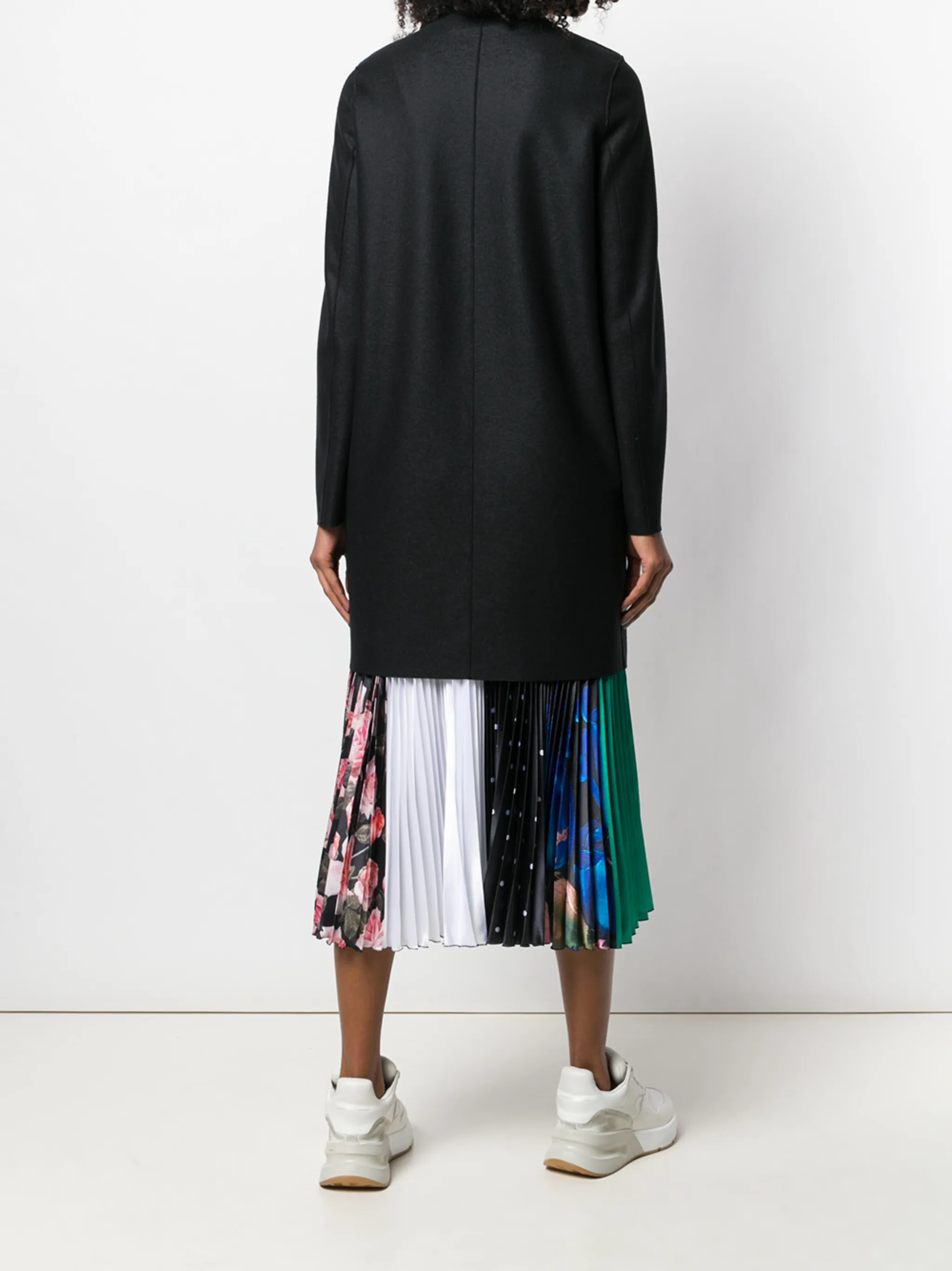 Однобортное приталенное пальто Harris Wharf London, черный
Однобортное приталенное пальто Harris Wharf London, черный