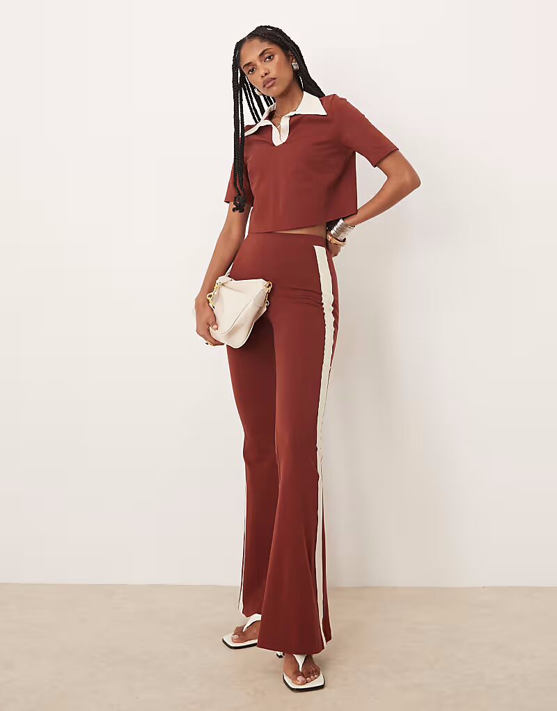 Комбинезон из расклешенных брюк Isabelle Pennington-Edmead Kingston коричневого цвета
Комбинезон из расклешенных брюк Isabelle Pennington-Edmead Kingston коричневого цвета