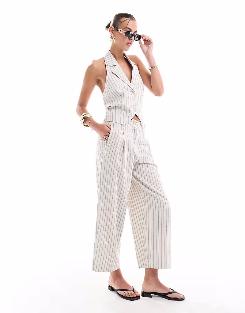 Брюки-бочонки ASOS DESIGN с необработанным краем и льняной отделкой в полоску
Брюки-бочонки ASOS DESIGN с необработанным краем и льняной отделкой в полоску