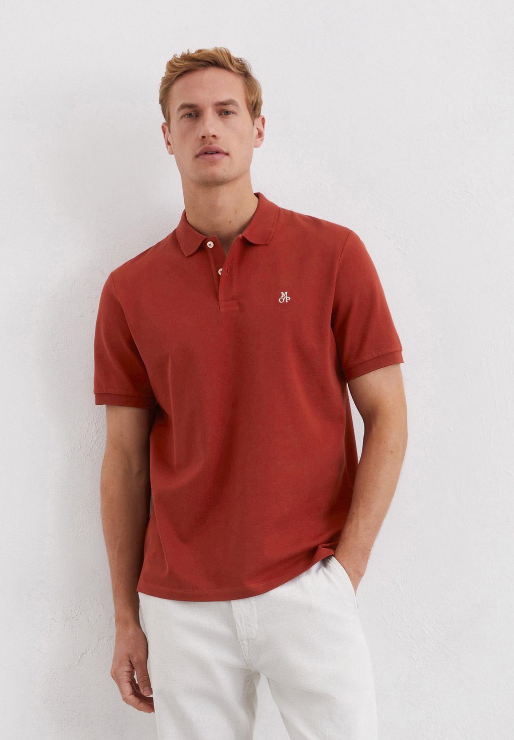 Рубашка поло SHORT SLEEVE BUTTON PLACKET SLITS AT HEM Marc O'Polo, темно-красный
Рубашка поло SHORT SLEEVE BUTTON PLACKET SLITS AT HEM Marc O'Polo, темно-красный
