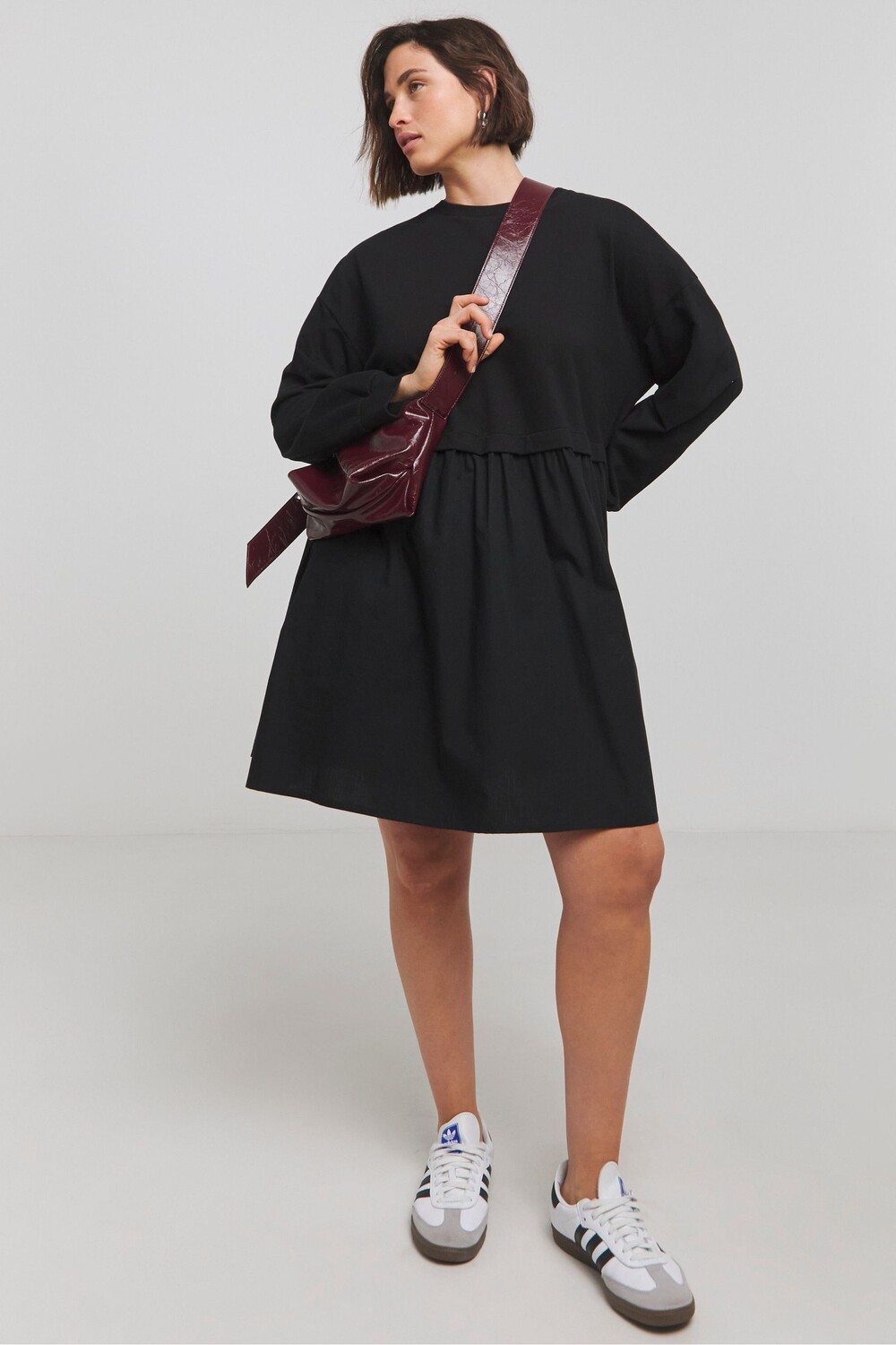 Контрастное платье свитшот из 100% хлопка Simply Be, черный
Контрастное платье свитшот из 100% хлопка Simply Be, черный