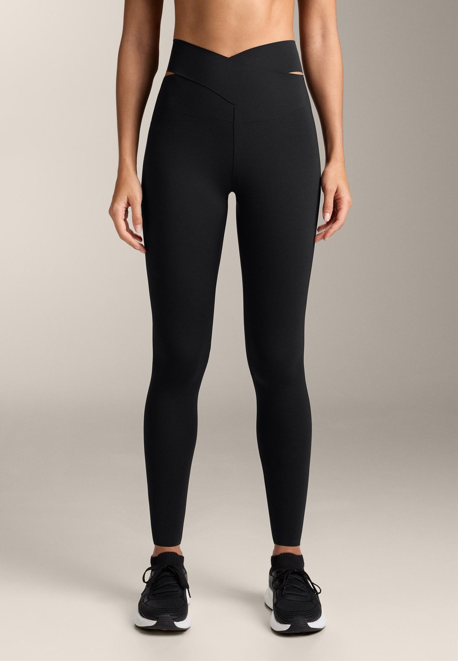 Леггинсы OYSHO HIGH-RISE COMPRESSIVE ANKLE-LENGTH WITH CUT-OUT WAIST, Black
Леггинсы OYSHO HIGH-RISE COMPRESSIVE ANKLE-LENGTH WITH CUT-OUT WAIST, Black