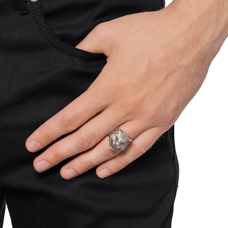 GUCCI Кольцо из стерлингового серебра 925 пробы мужское
GUCCI Кольцо из стерлингового серебра 925 пробы мужское