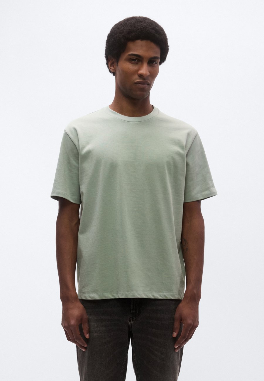 Футболка Lindbergh O NECK TEE OVERSIZE , Sage Green/Green, Зеленый, Футболка Lindbergh O NECK TEE OVERSIZE , Sage Green/Green
Футболка Lindbergh O NECK TEE OVERSIZE , Sage Green/Green, Зеленый, Футболка Lindbergh O NECK TEE OVERSIZE , Sage Green/Green