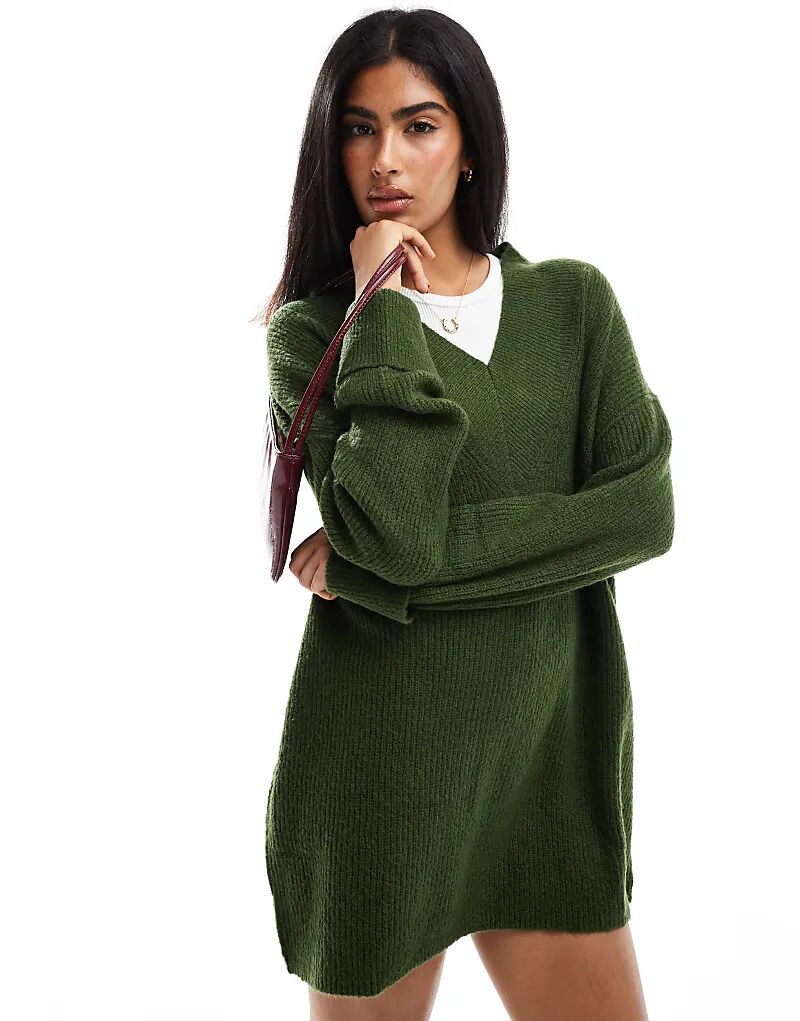 Мини-платье свободного кроя с V-образным вырезом цвета хаки Miss Selfridge
Мини-платье свободного кроя с V-образным вырезом цвета хаки Miss Selfridge