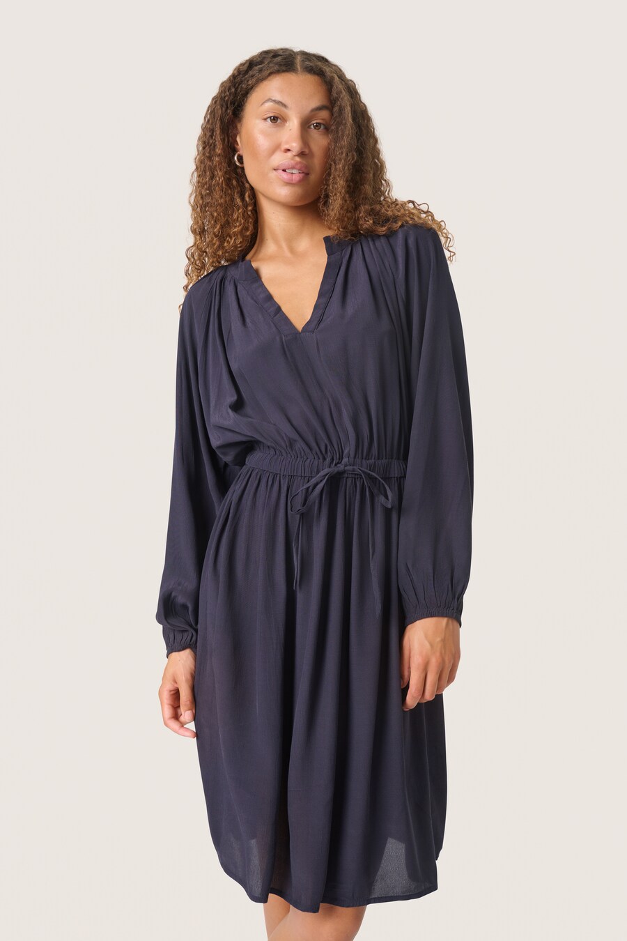 Платье SOAKED IN LUXURY Valize, темно-синий
Платье SOAKED IN LUXURY Valize, темно-синий