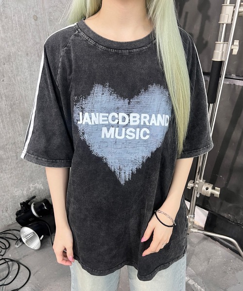 Футболка оверсайз с принтом в виде сердца, бренд Figments
Футболка оверсайз с принтом в виде сердца, бренд Figments