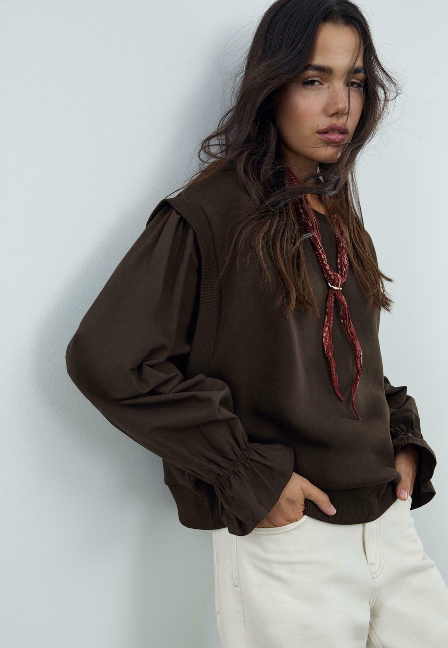 Толстовка Stradivarius WITH CONTRAST PUFF SLEEVES , Dark Brown
Толстовка Stradivarius WITH CONTRAST PUFF SLEEVES , Dark Brown