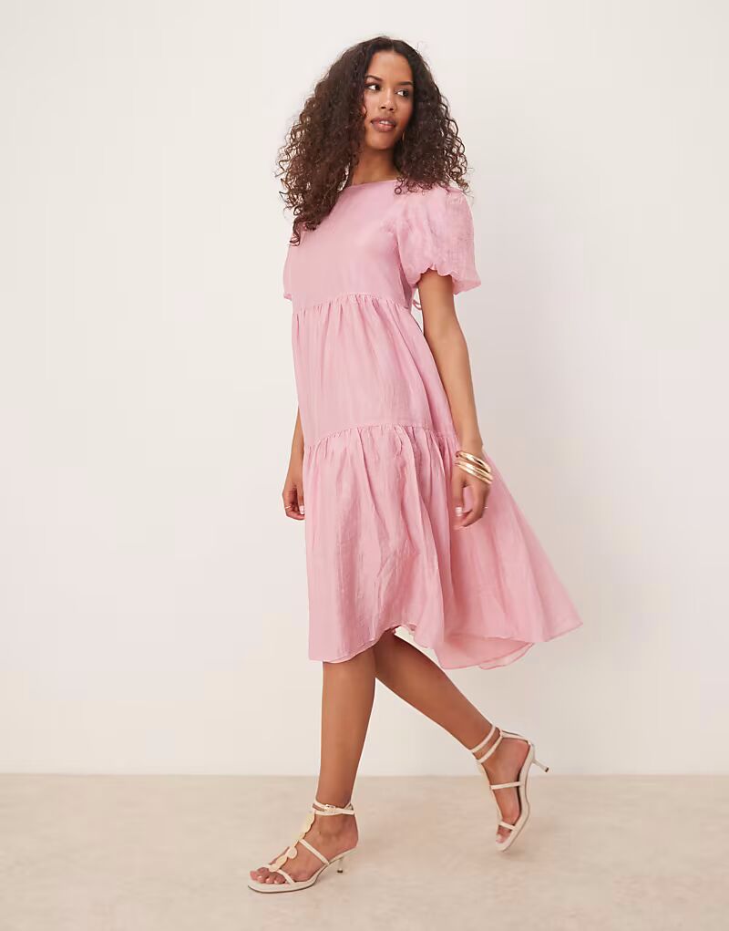 Гламурное платье миди с круглым вырезом нежно-розового цвета Glamorous
Гламурное платье миди с круглым вырезом нежно-розового цвета Glamorous