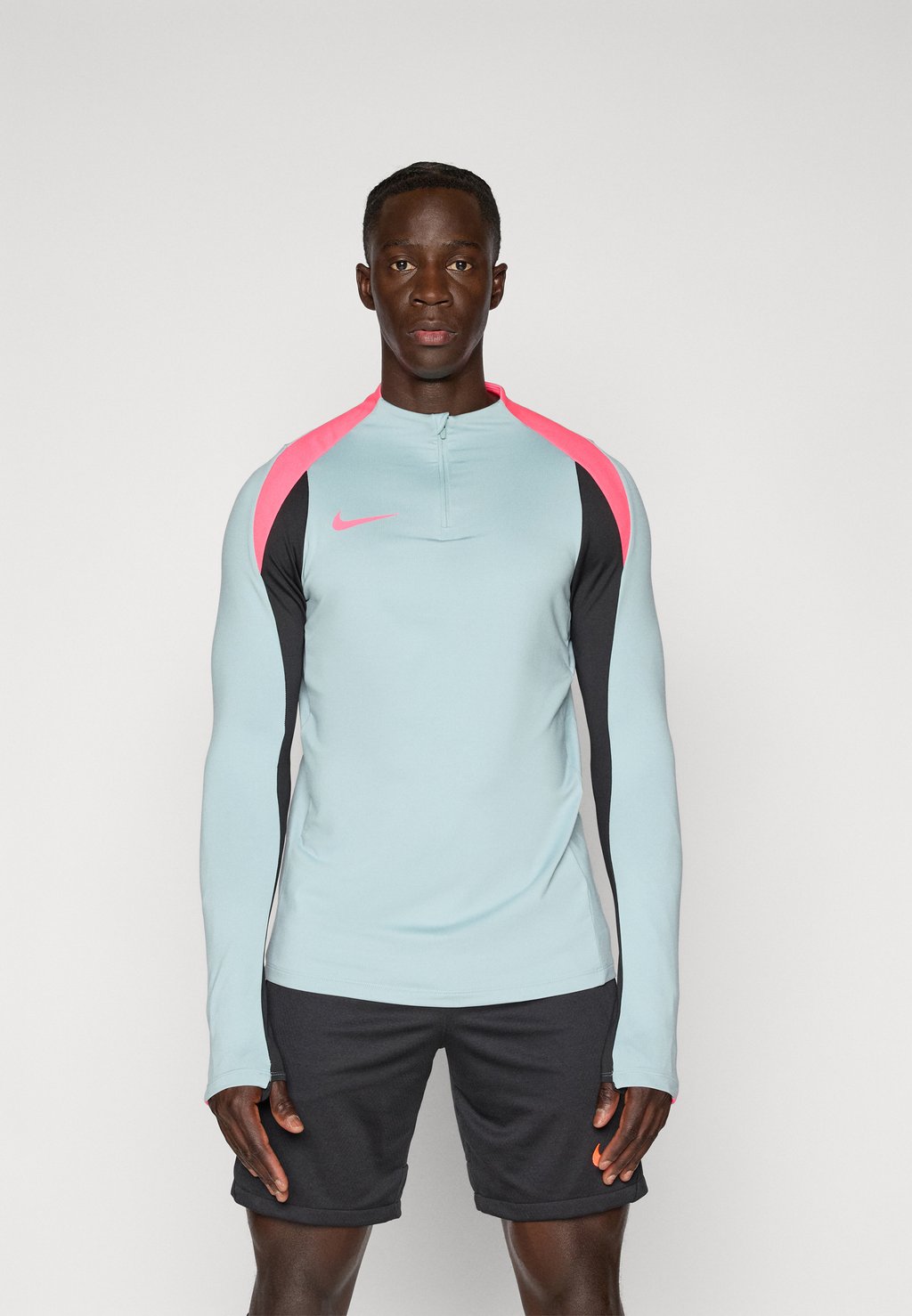 Лонгслив DF STRK DRIL Nike Performance, серый
Лонгслив DF STRK DRIL Nike Performance, серый