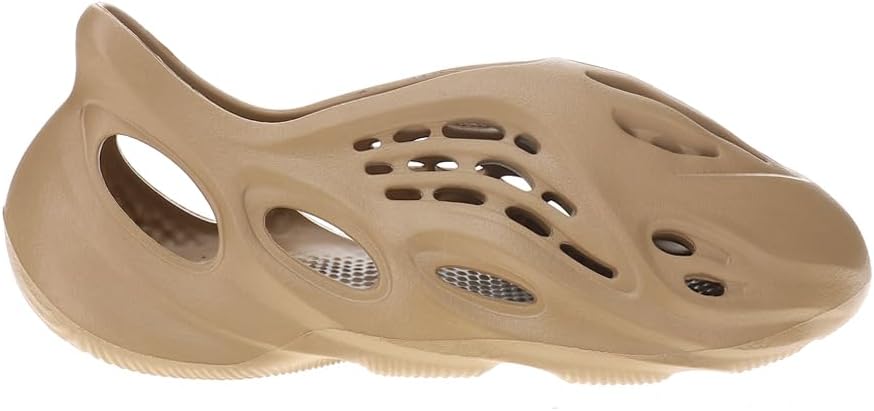 Мужские слипоны-сандалии adidas Yeezy Foam RNR, Ochre/Ochre/Ochre
Мужские слипоны-сандалии adidas Yeezy Foam RNR, Ochre/Ochre/Ochre