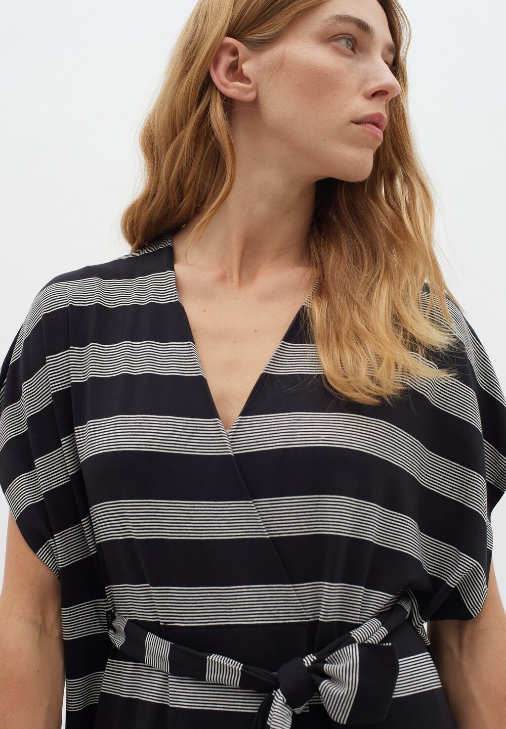 Платье из джерси LETITSIA BELTED InWear, черный
Платье из джерси LETITSIA BELTED InWear, черный