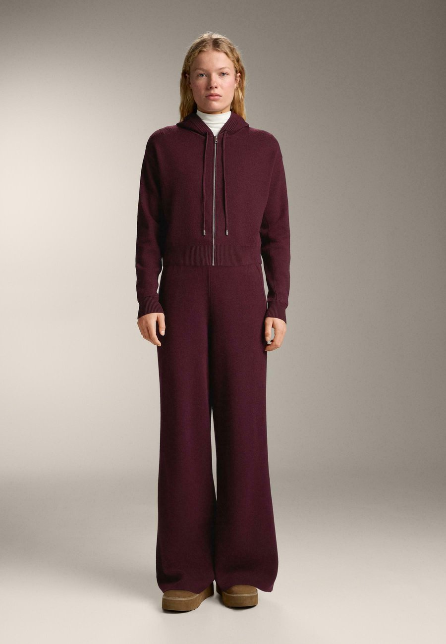 Брюки OYSHO STRAIGHT-LEG KNIT WITH SIDE RIB, Dark Red
Брюки OYSHO STRAIGHT-LEG KNIT WITH SIDE RIB, Dark Red