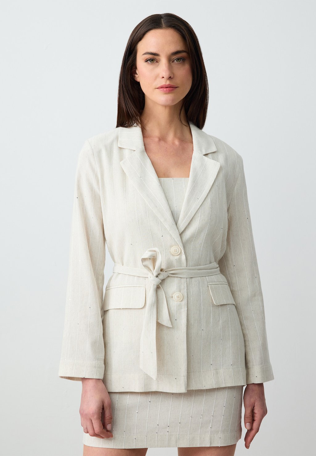 Короткое пальто CUT LONG SLEEVE Jimmy Key, серый
Короткое пальто CUT LONG SLEEVE Jimmy Key, серый