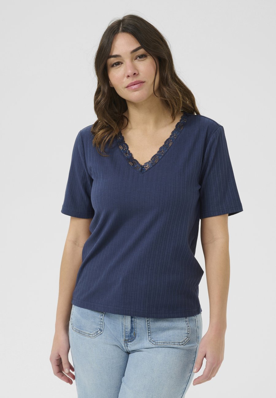 Футболка Kaffe KASAMANTHA, Midnight Marine Cc/Dark Blue, Синий, Футболка Kaffe KASAMANTHA, Midnight Marine Cc/Dark Blue
Футболка Kaffe KASAMANTHA, Midnight Marine Cc/Dark Blue, Синий, Футболка Kaffe KASAMANTHA, Midnight Marine Cc/Dark Blue