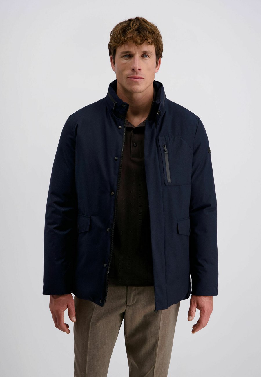 Куртка Pierre Cardin Light jacket, Dunkelblau/Dark Blue
Куртка Pierre Cardin Light jacket, Dunkelblau/Dark Blue
