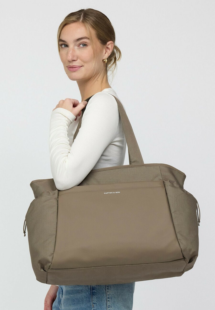 Сумка-шоппер Kapten & Son HELLVI , Walnut/Brown
Сумка-шоппер Kapten & Son HELLVI , Walnut/Brown