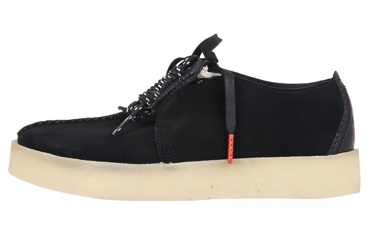 Оригинальные замшевые кеды на шнуровке Clarks
Оригинальные замшевые кеды на шнуровке Clarks