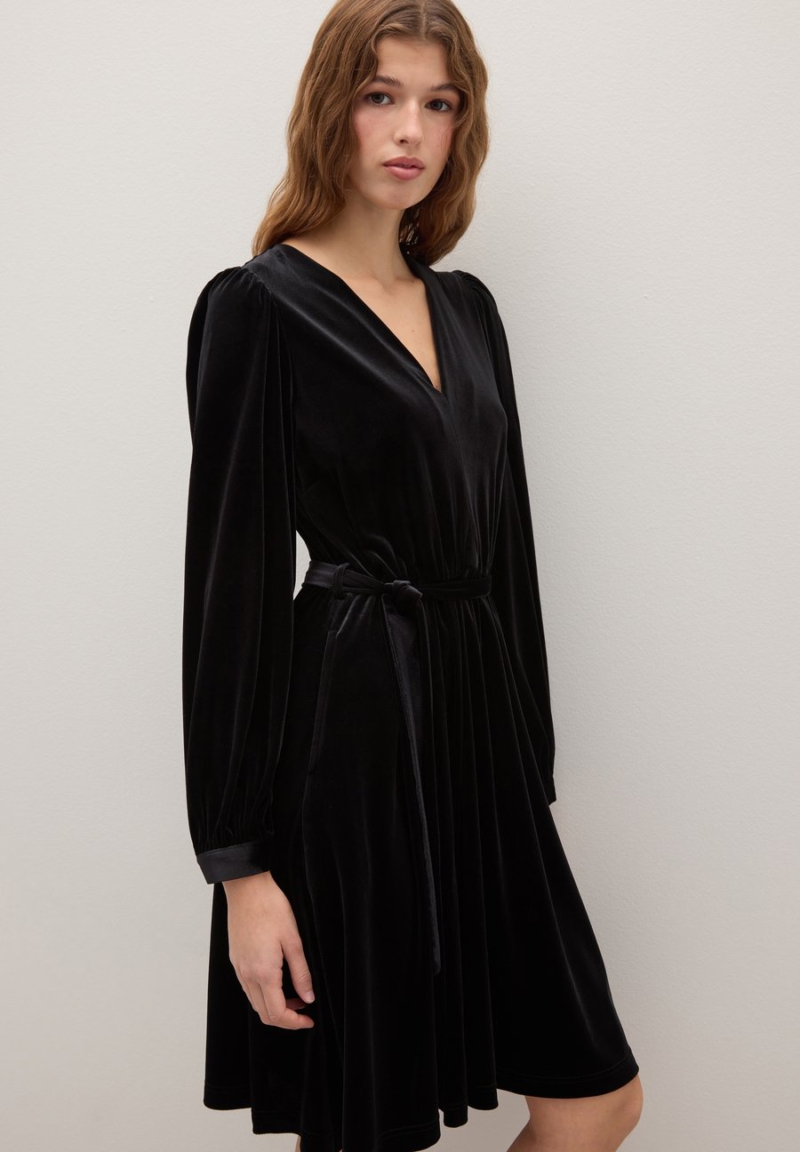 Платье PIOMBO REGULAR FIT WITH BELT, Gunmetal
Платье PIOMBO REGULAR FIT WITH BELT, Gunmetal