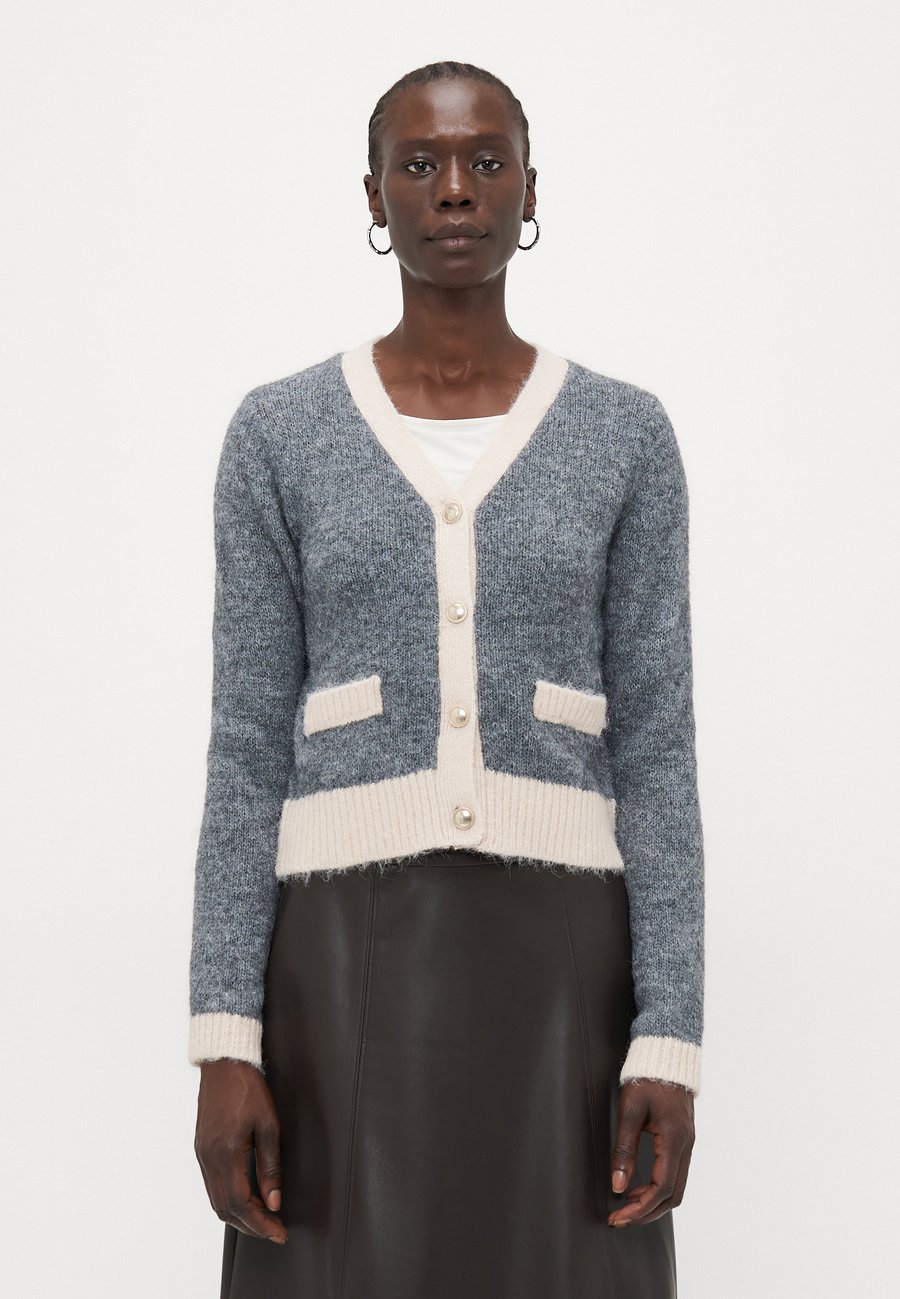 Кардиган ONLY Tall ONLMAGGIE LIFE V NECK , Medium Grey Melange/Birch/Grey
Кардиган ONLY Tall ONLMAGGIE LIFE V NECK , Medium Grey Melange/Birch/Grey