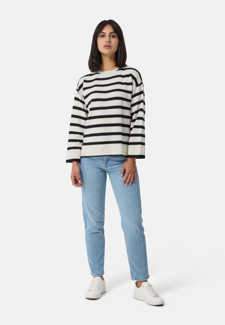 Джемпер CASH-MERE Jumper, Schwarz Und Weiss/Black
Джемпер CASH-MERE Jumper, Schwarz Und Weiss/Black