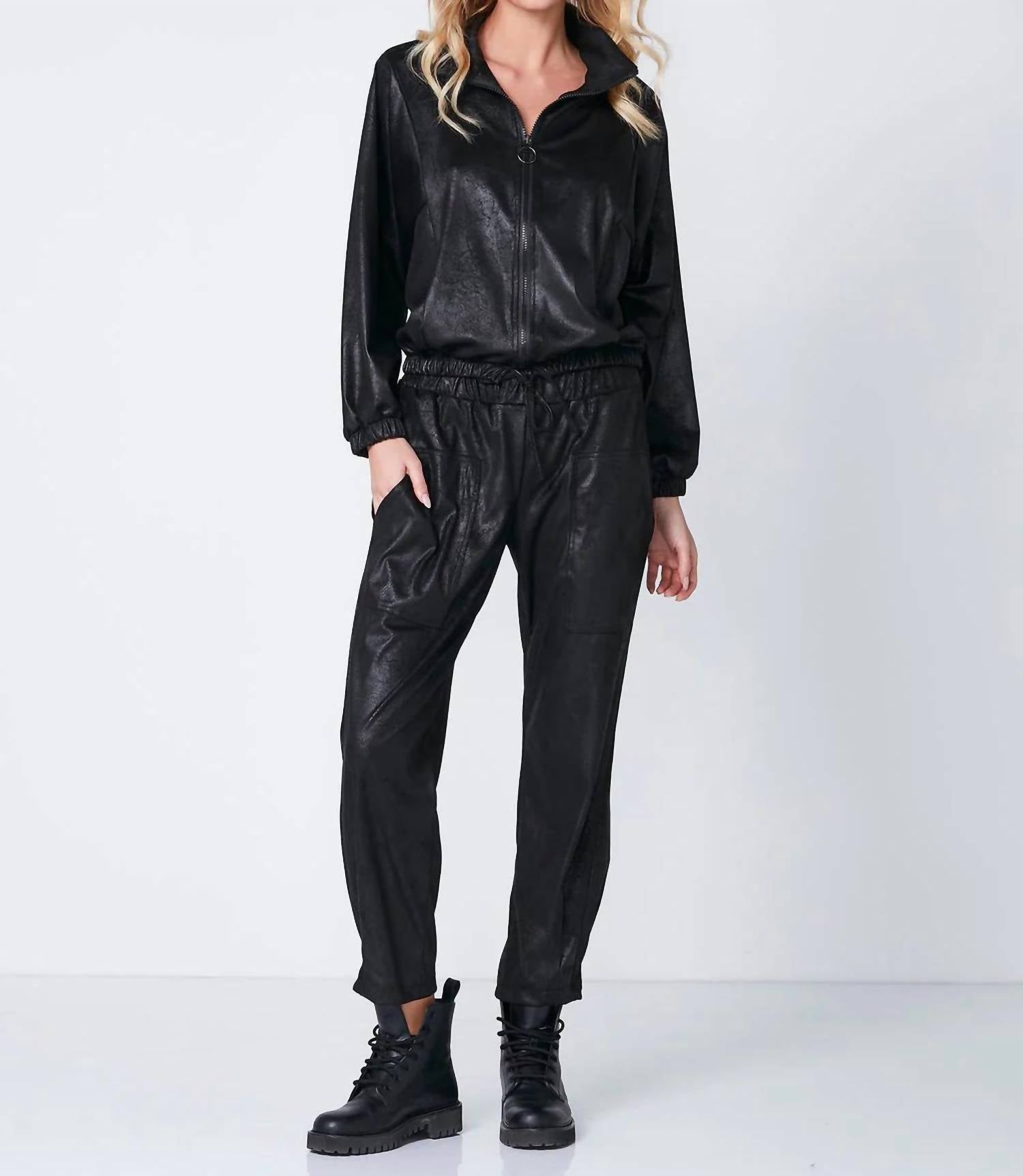 Брюки Rilla 7/8 черного цвета NU Denmark
Брюки Rilla 7/8 черного цвета NU Denmark