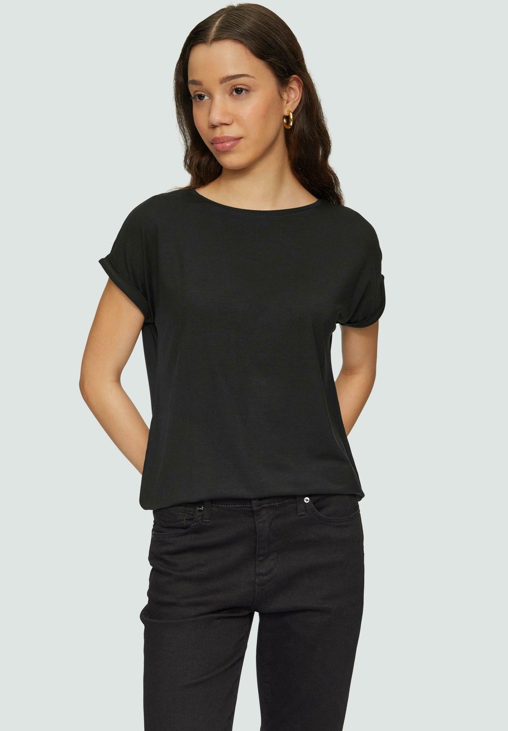 Базовая футболка QS, черный
Базовая футболка QS, черный