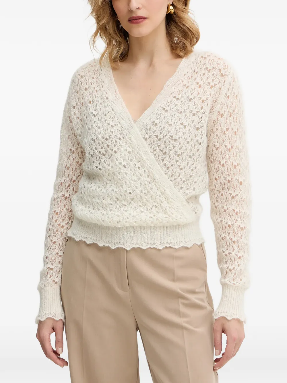 Топ на пуговицах с V-образным вырезом Twinset, белый
Топ на пуговицах с V-образным вырезом Twinset, белый