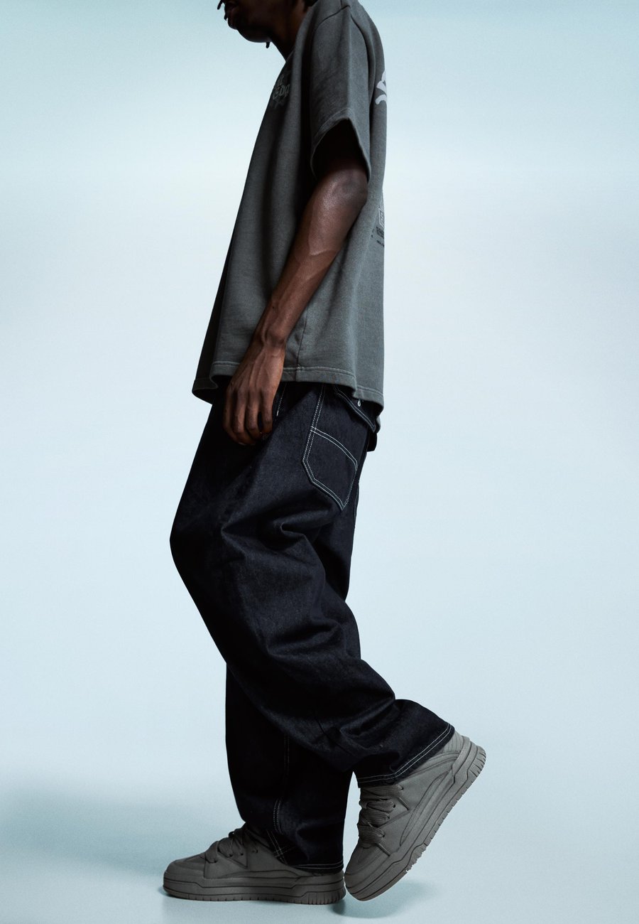 Кроссовки Bershka CHUNKY, Dark Grey
Кроссовки Bershka CHUNKY, Dark Grey