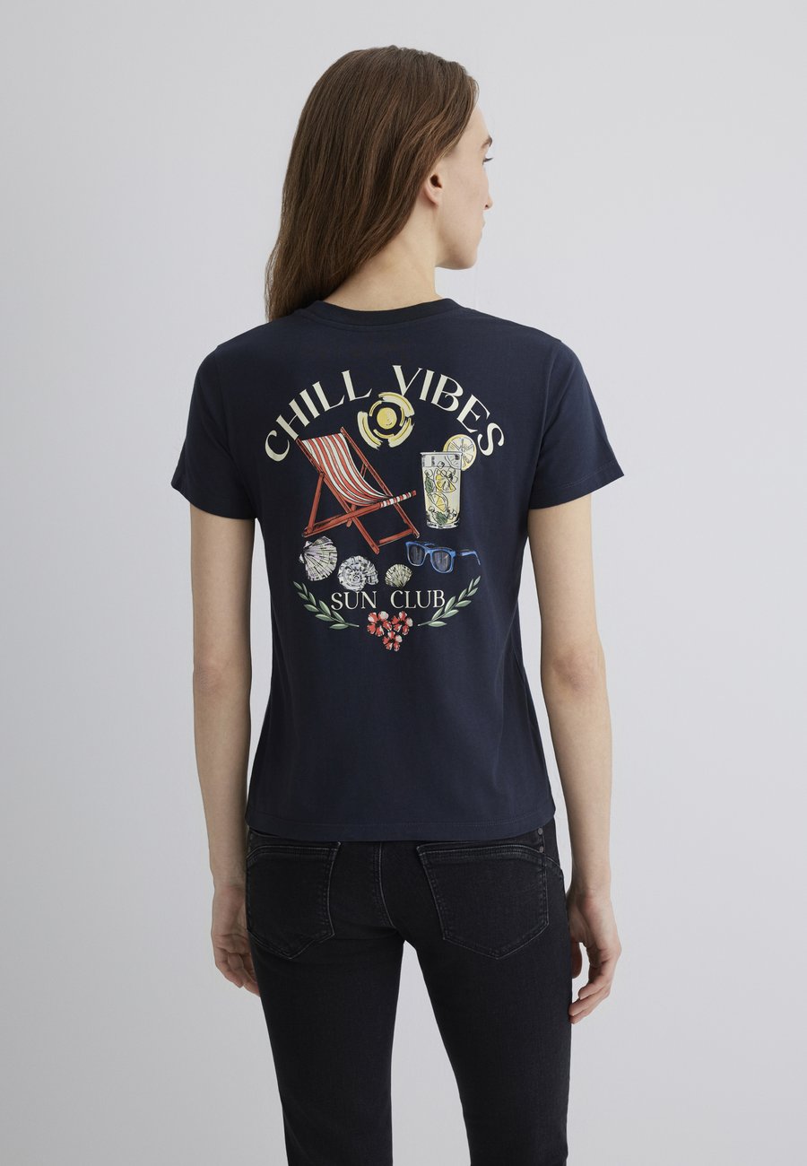 Футболка Mavi GRAPHIC BEACH PRINTED , Phantom/Dark Blue, Синий, Футболка Mavi GRAPHIC BEACH PRINTED , Phantom/Dark Blue
Футболка Mavi GRAPHIC BEACH PRINTED , Phantom/Dark Blue, Синий, Футболка Mavi GRAPHIC BEACH PRINTED , Phantom/Dark Blue