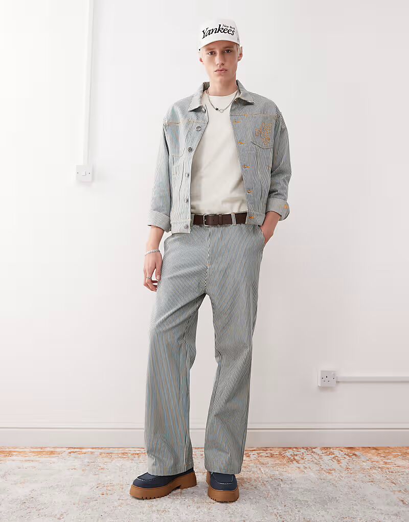 Джинсы в тонкую полоску, мешковатые, многоцветные New Era
Джинсы в тонкую полоску, мешковатые, многоцветные New Era