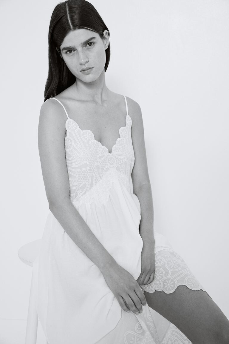 Платье с вышитыми бретелями H&M, бежевый
Платье с вышитыми бретелями H&M, бежевый