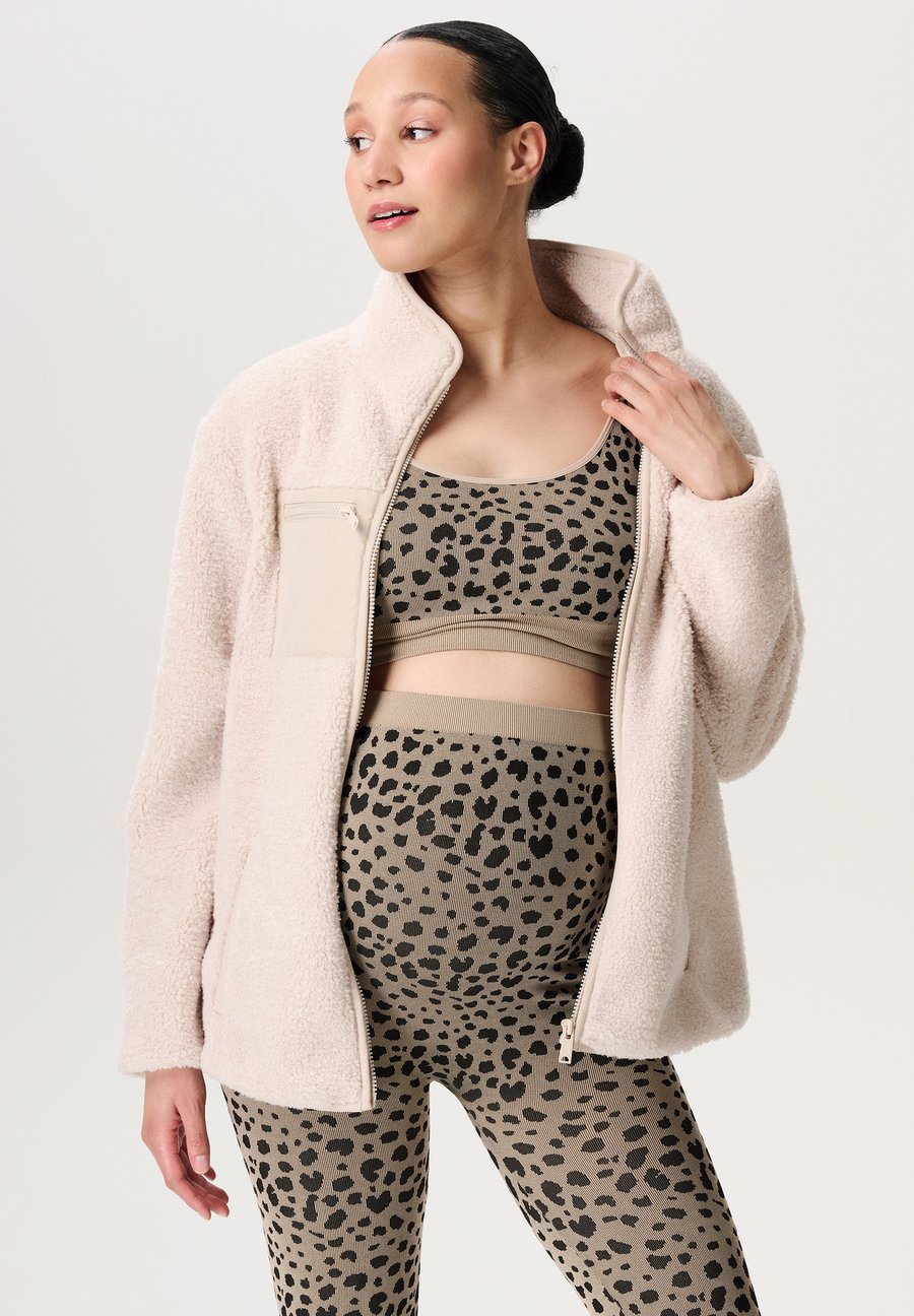 Флисовая куртка Noppies FAKSE, Light Sand/Off-White
Флисовая куртка Noppies FAKSE, Light Sand/Off-White