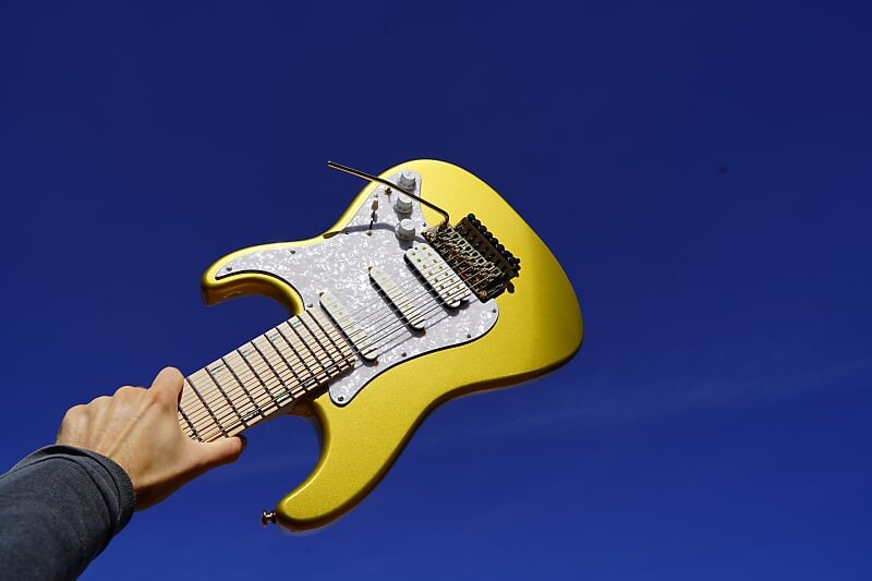 Электрогитара ESP LTD SIGNATURE SERIES JRV-8 - Metallic Gold Javier Reyes 8-String Electric Guitar w/ Case
Электрогитара ESP LTD SIGNATURE SERIES JRV-8 - Metallic Gold Javier Reyes 8-String Electric Guitar w/ Case